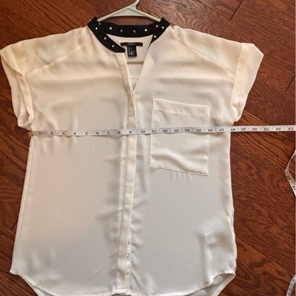 Forever 21 women’s size m, button up top. - Picture 5 of 6